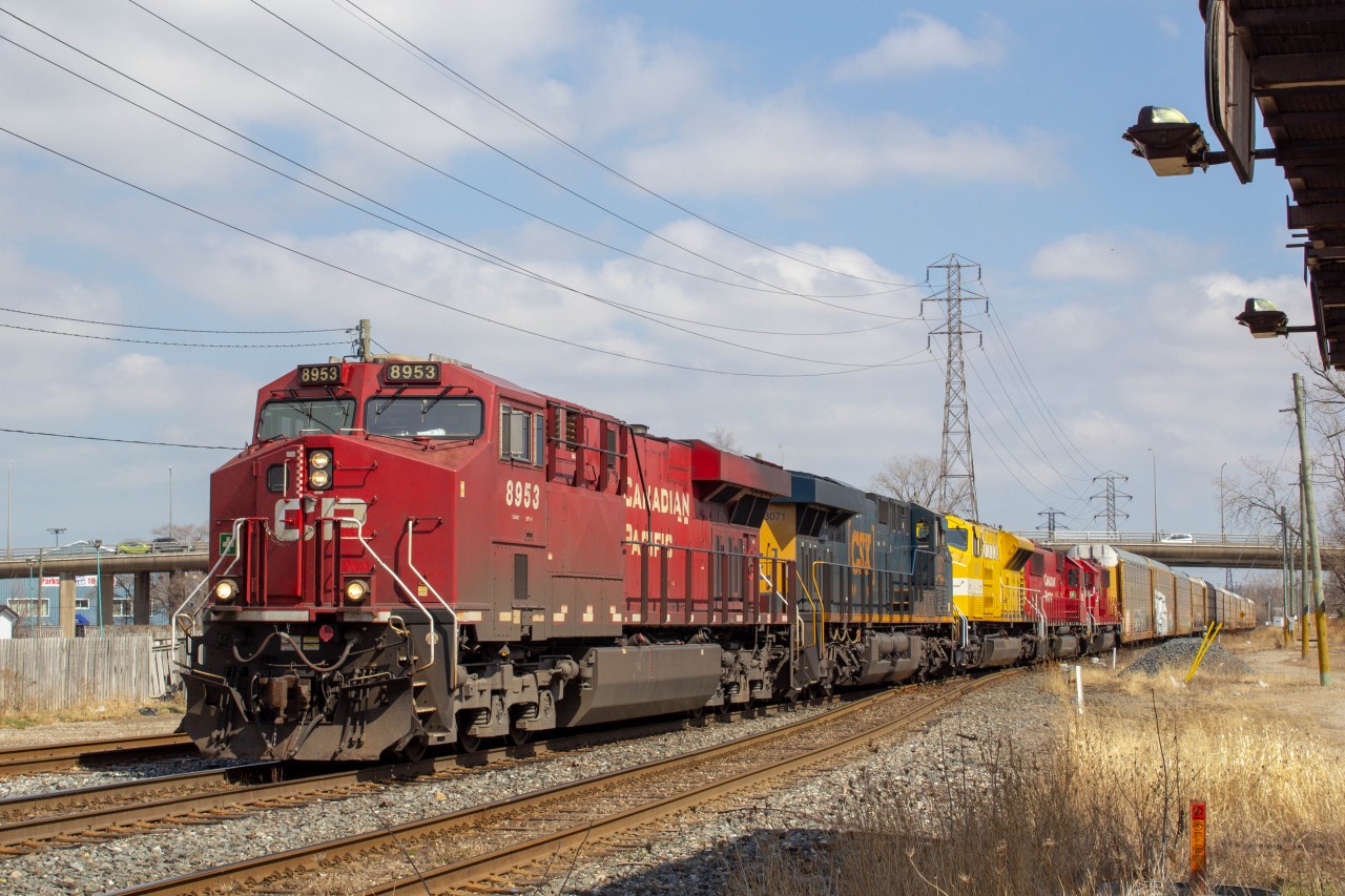 CP 141 with a good lashup today finally leaving Windsor after having problems with VACIS, backing up their whole train and running the train through the machine.