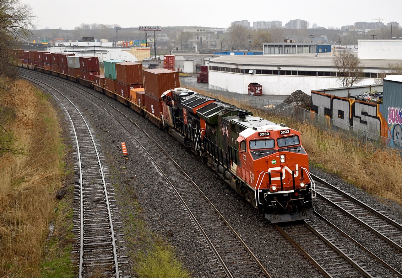 CN 3233 (In military veteran scheme) leads CN X123 through Ville Saint-Pierre from the Saint-Jaques overpass.
