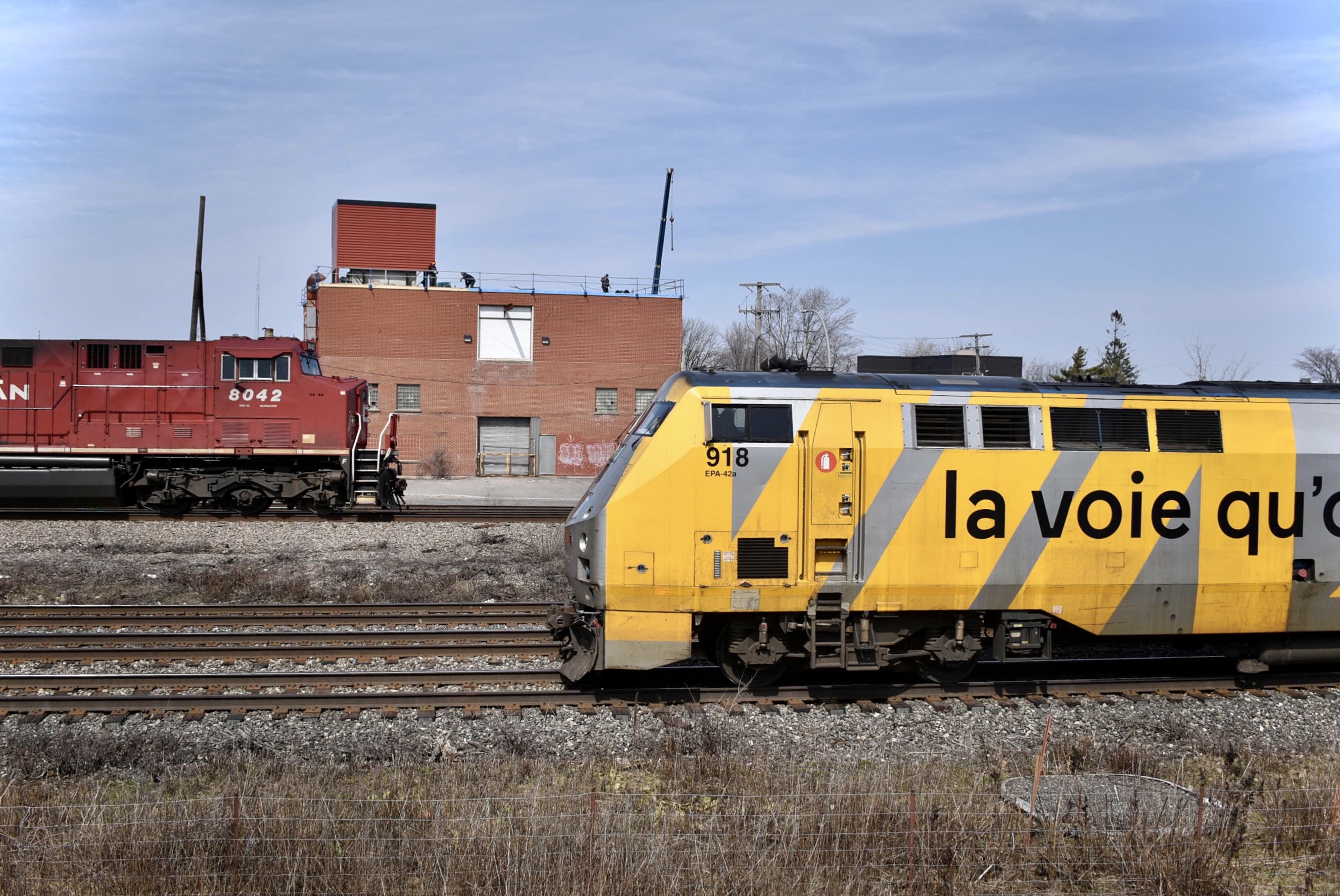 Railpictures.ca Léon Dilworth Photo VIA 67 zooms by as what I heard