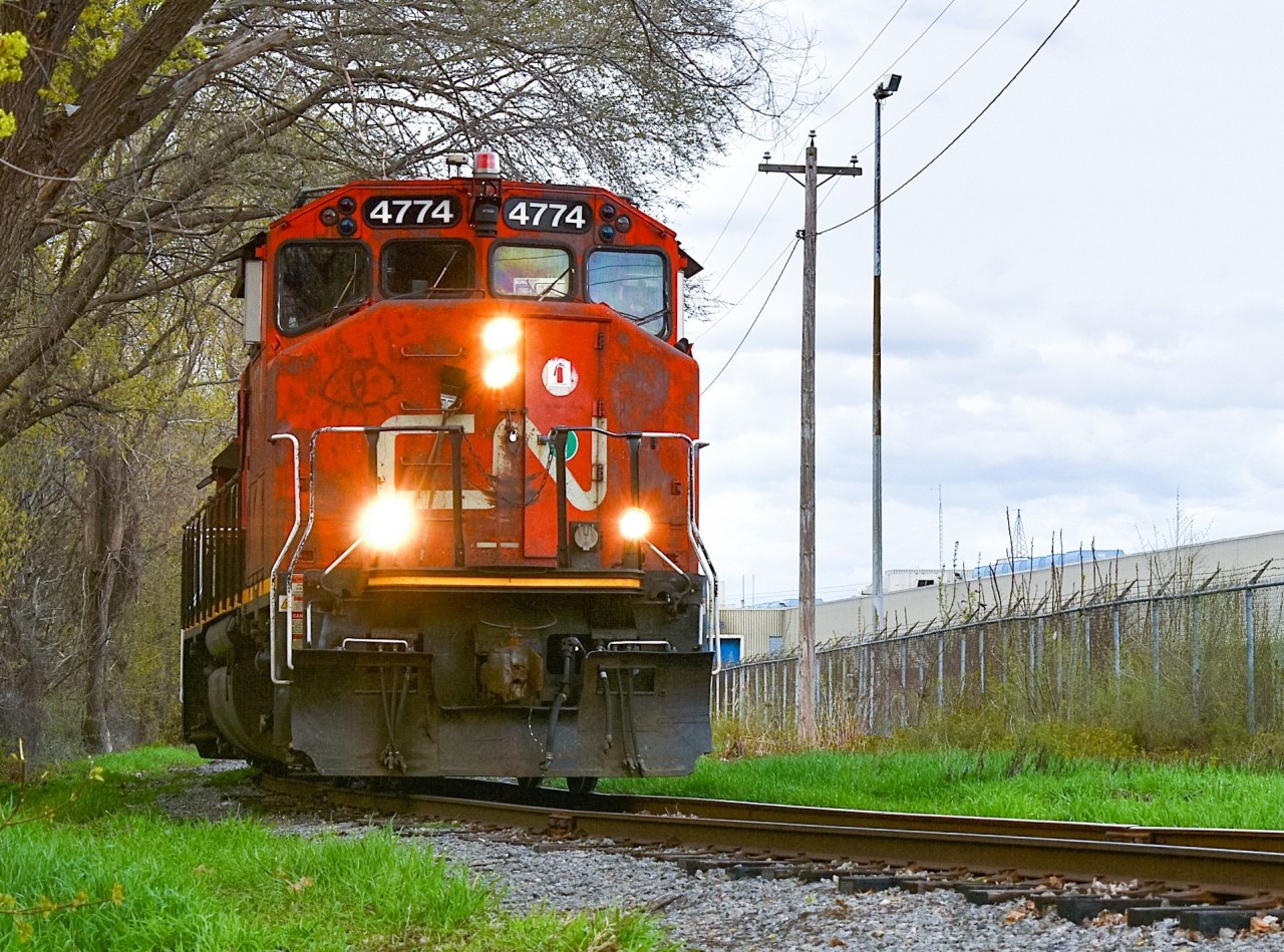 CN L596 switches the O-I glass plant with a pair of geeps. This switcher doesn’t go by very often as I have been trying to catch it here for a long time.