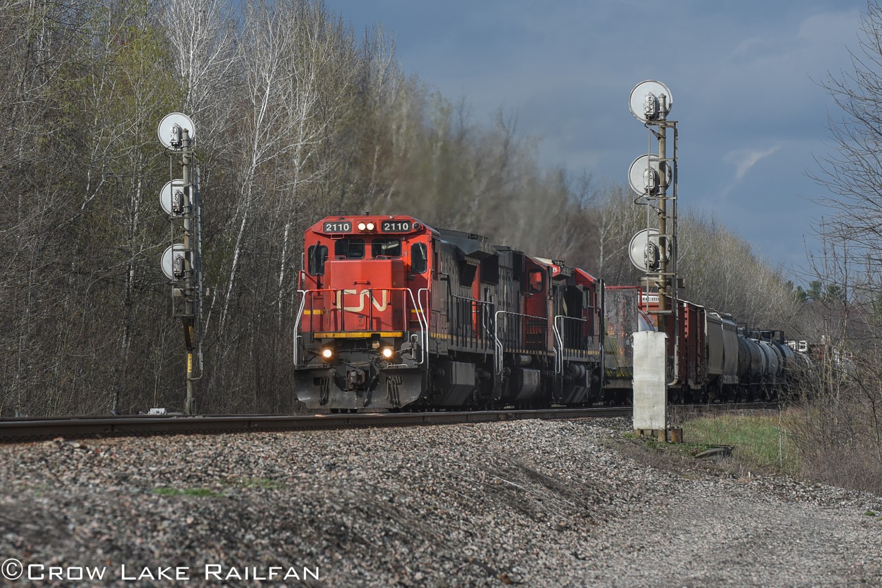 5 hours after I got to the CN Kingston sub at Cardinal, only the 2nd CN train to pass heads West with a standard cab leading and in the 3rd position. This is CN 321 heading to Toronto with a lashup worth waiting for.