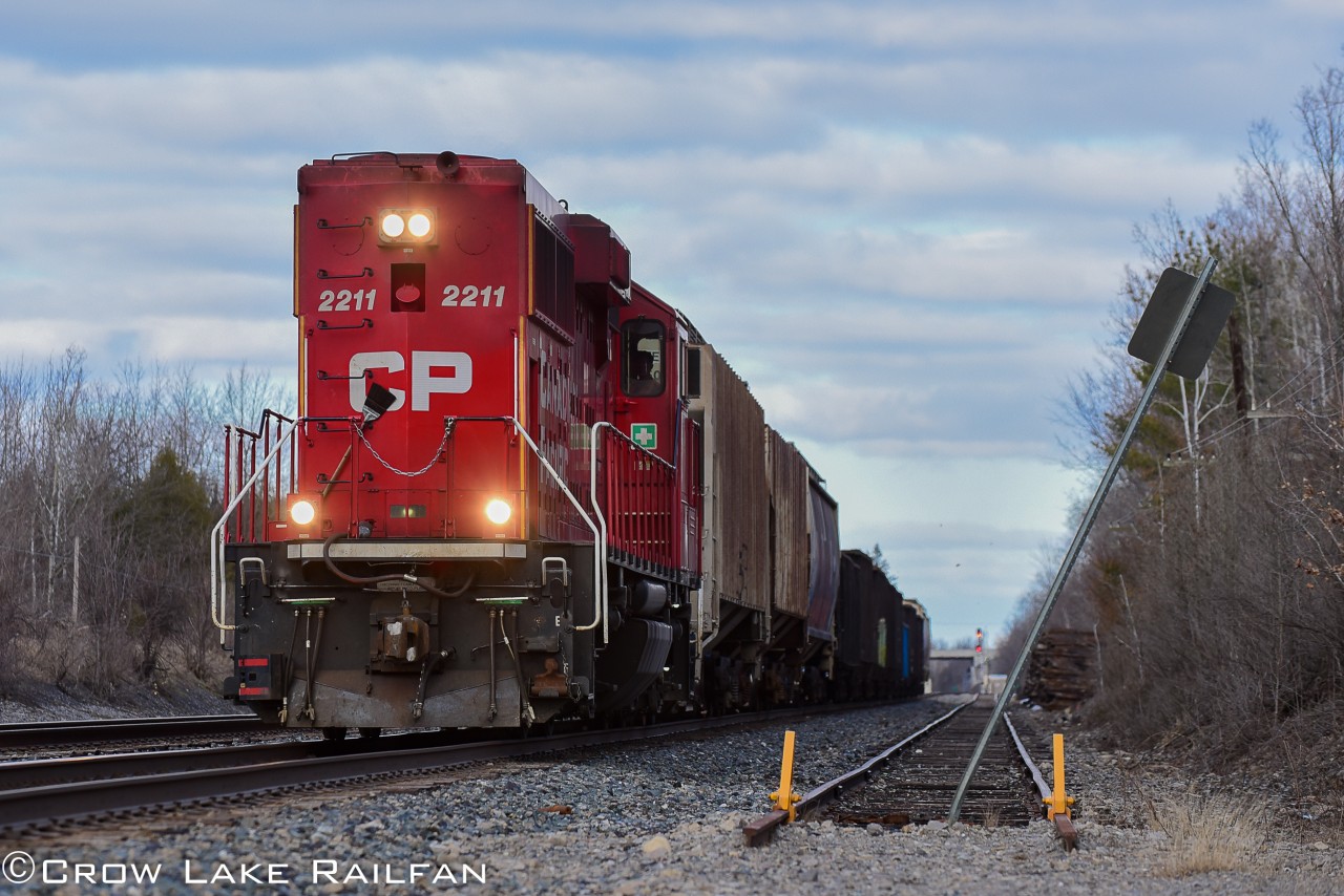Just before sunset CP F52 passes by the Bedell siding with about a dozen cars in tow as it returns to Smiths Falls.