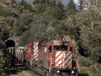 CP 5979 and 5931 are westbound at Katz on CPs Cascade Sub. The 5979 was wrecked / retired at MP 59.1 on the Nelson Sub on May 5, 1998. The 5931 was retired on January 14, 2020. Info courtesy: CPRDIESELROSTER.COM