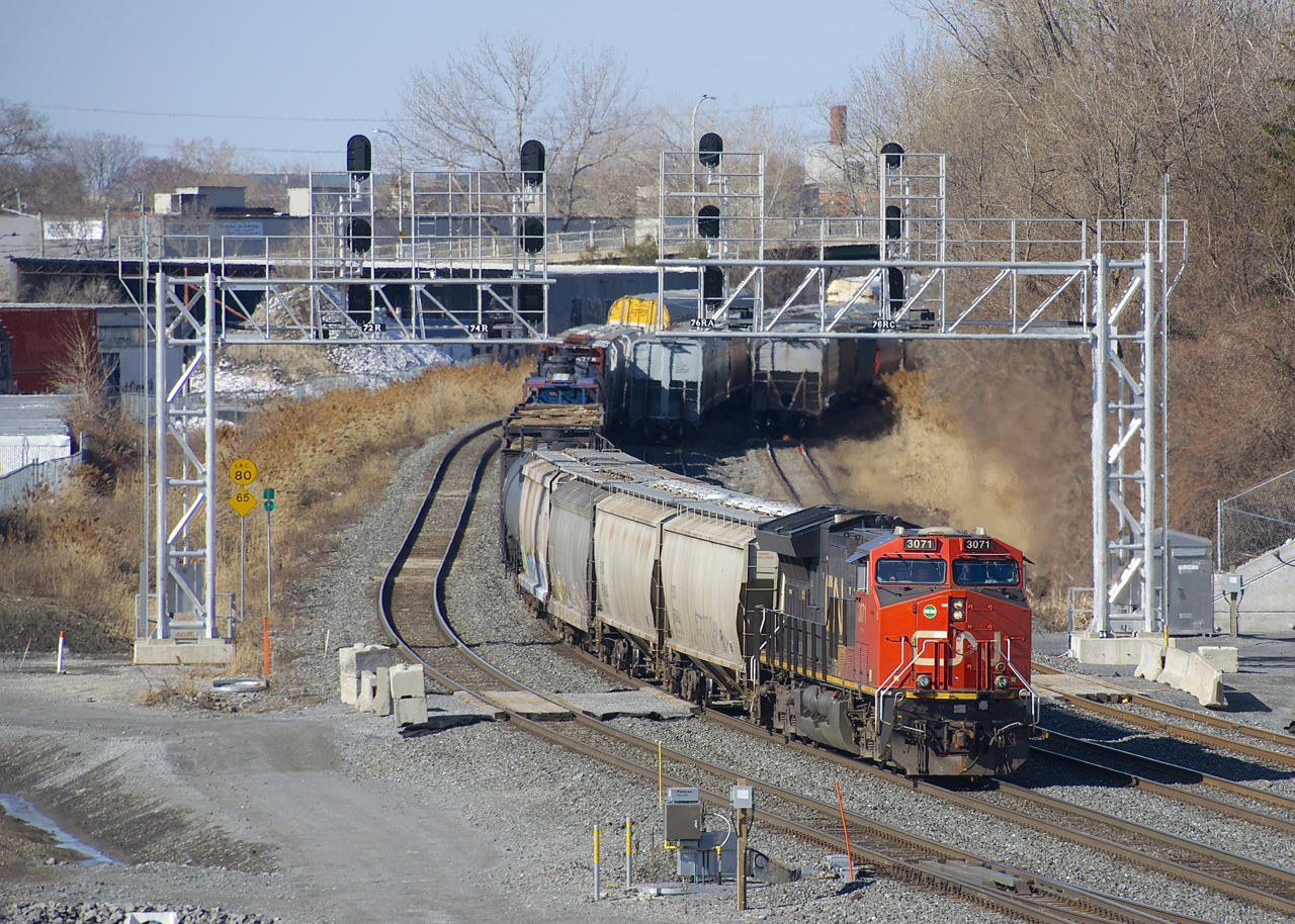 CN X306 is approaching Turcot Ouest, where it will get a new crew before continuing eastwards.