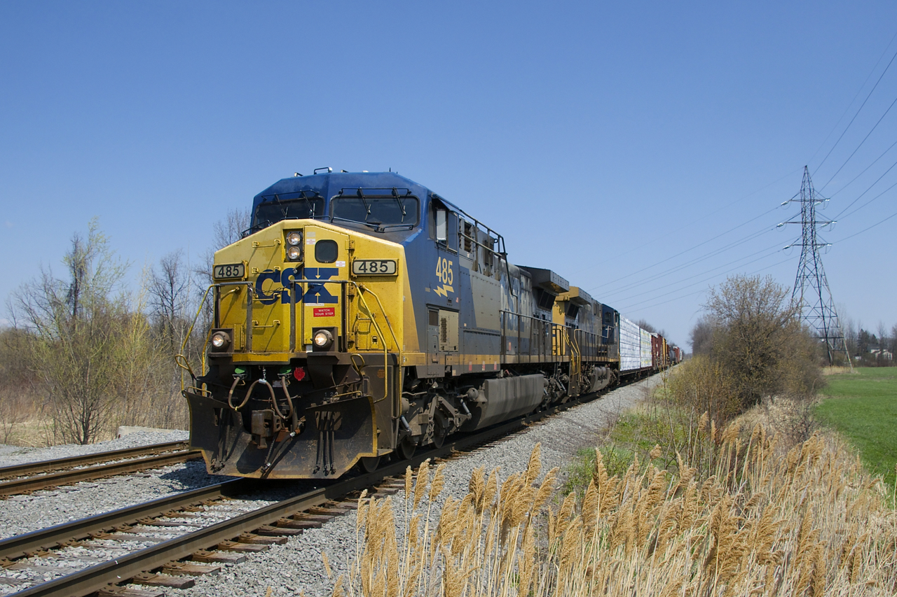 Getting awfully rare, a pair of AC4400CW's still in the YN2 paint scheme (CSXT 485 & CSXT 214) lead a very short CN 327 which has just come off CN's Valleyfield Sub, onto CSXT's Montreal Sub at Cecile Jct.