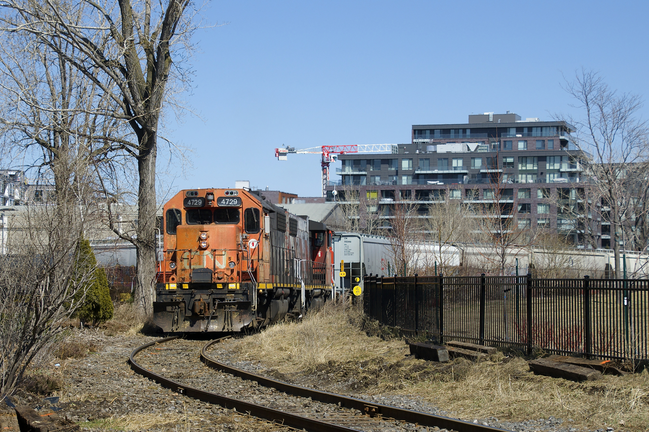 The Pointe St-Charles switcher is picking up grain empties at Ardent Mills.