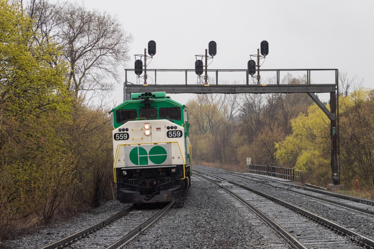 An Eastbound Lakeshore West train seen pulling into Long Branch GO on a rainy Thursday morning with GO 559 in the lead!