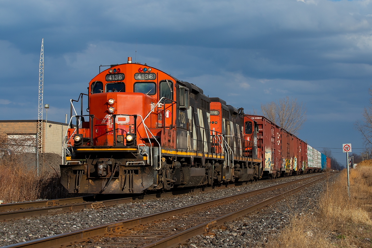 With the return of longer days comes the return of the opportunity to shoot CN 551 westbound on the Grimsby Sub, seen here having just completed work at Pearce Warehousing and heading for more work on the Halton.