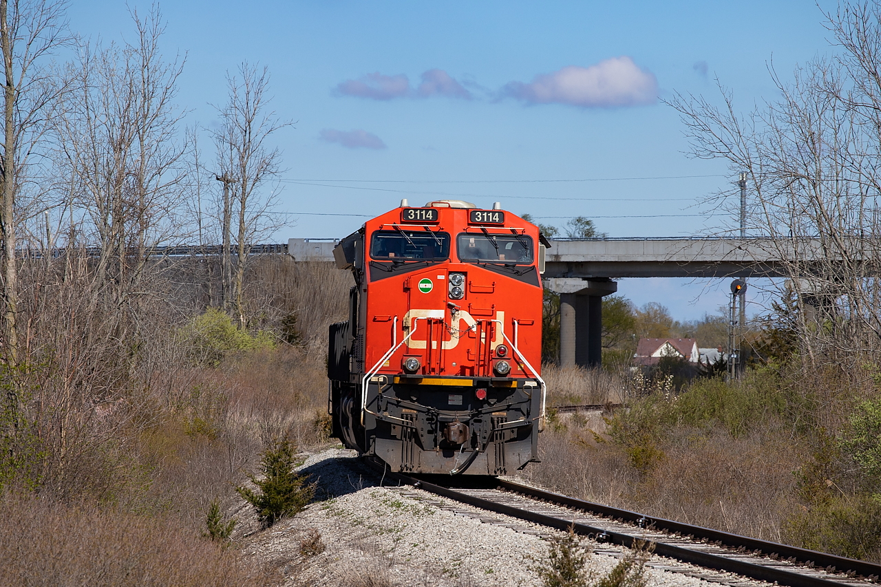 After dropping a lone tank at Vale down in Port Colborne, the crew of 562 made the trip back to Port Rob light power with CN 3114 solo. They're pictured here at the fixed approach signal at CN Yager West on the Humberstone Spur. They'd wait briefly for 531 to clear before getting their pass stop at Yager from the RTC to continue on.