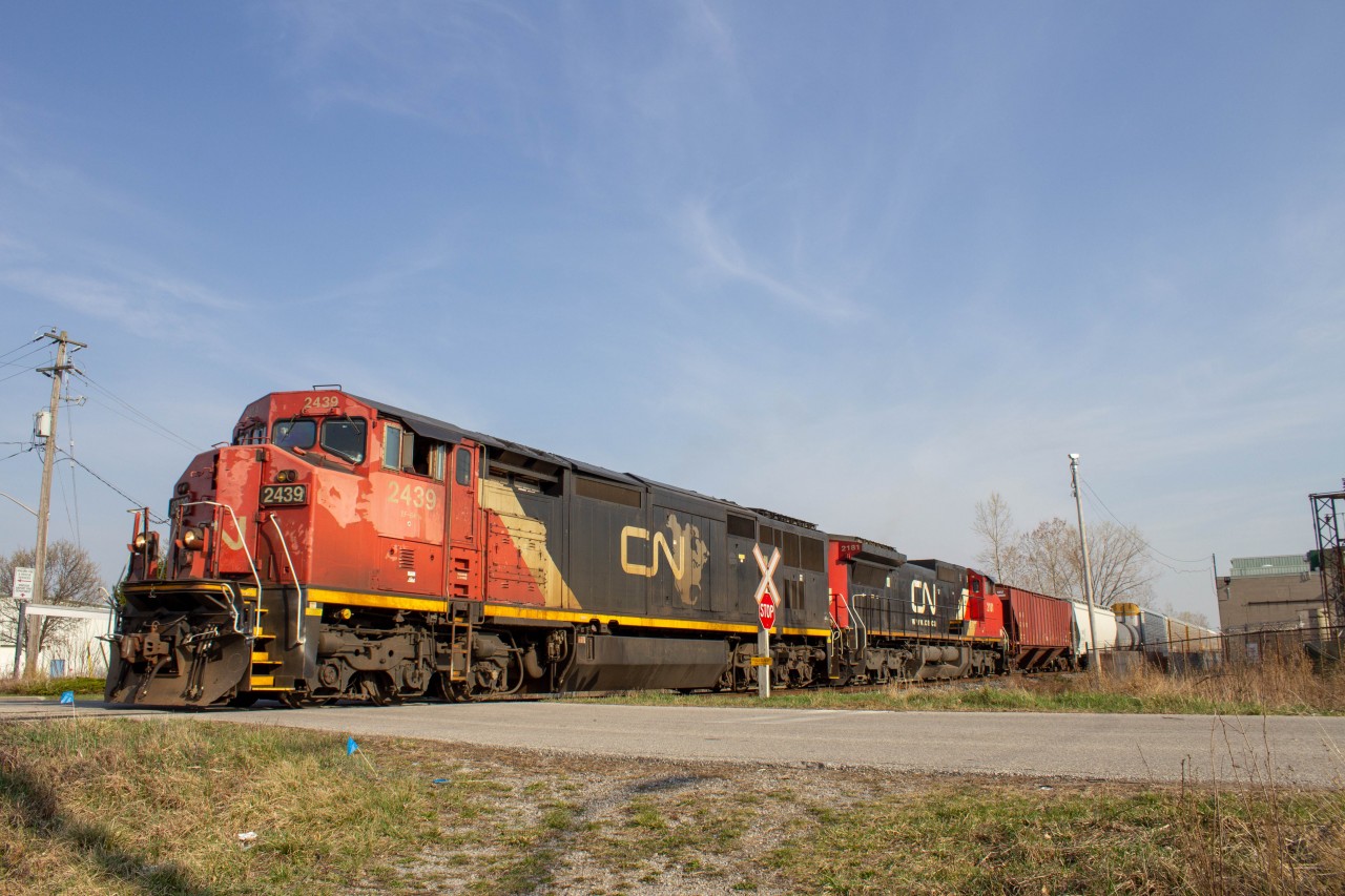 Cn 438 rolls down the Cn Pelton Spur right beside Windsors International Airport on the Way to London Ontario