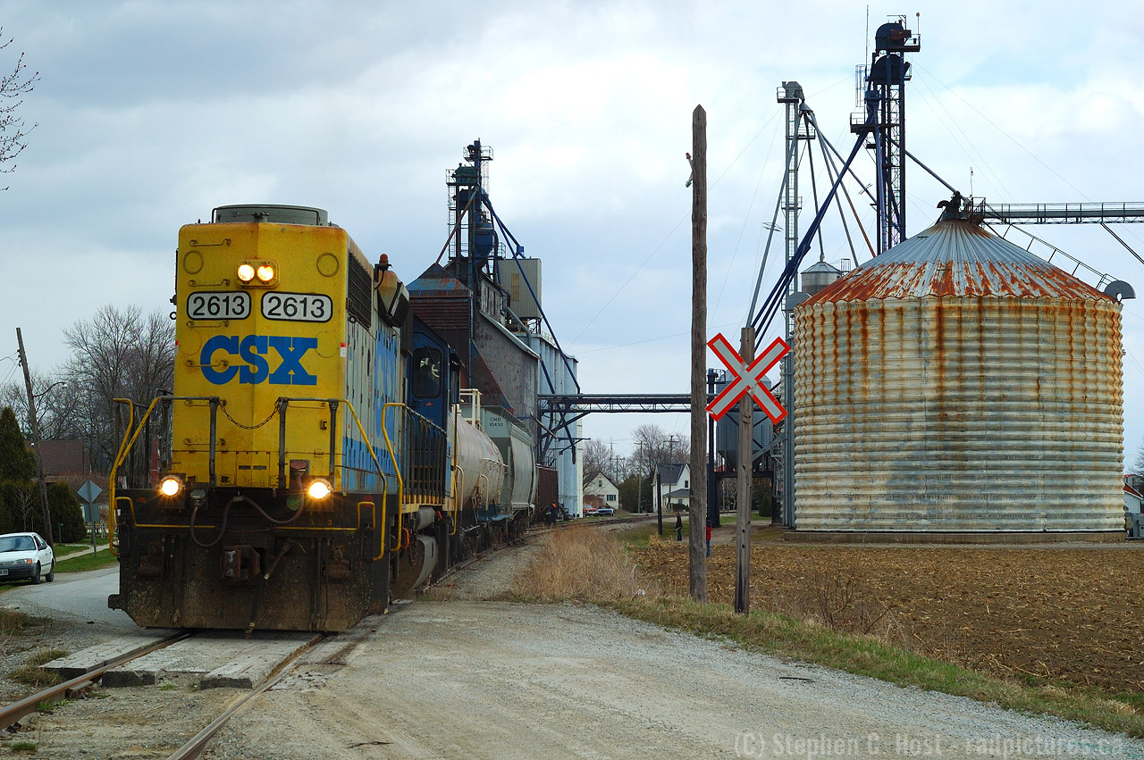 D724 has just finished working London Agricultural Commodities (LAC) facility in Tupperville and is about to blast off to Wallaceburg with work at one of the two customers there at the time.
If rumours are to be believed, it's thought that Sollio, a large agricultural commodity company (50% owners of South West AG Partners including a Wallaceburg and Eberts facility on this same railway line) is behind the company that purchased the line from Chatham Kent. It's sold, that's all we know for sure,but it'll cost millions and you have to get the big boys to play ball (they may not). Good luck - track is still in place here but no trains since October 2013.