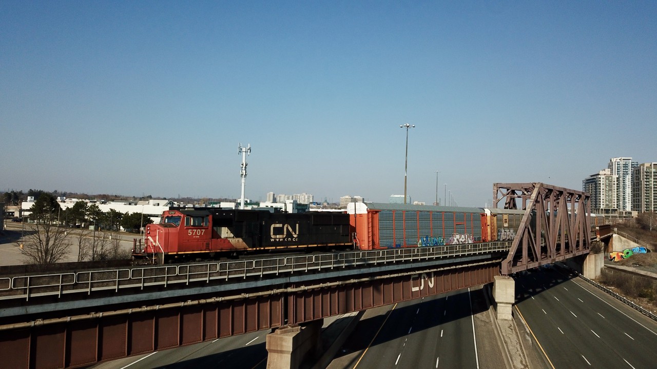 I have had my Mavic Pro drone for over 2 years now but really have not had much time (or too lazy) to get out and really learn to use it properly. I took the drone for a spin today. Thought I would do a photo where the tracks cross over one of the worlds busiest highway (401). Train 271 with SD75I 5707 starts its uphill climb to McCowans on the York Sub at Liverpool. I have operated many trains over this bridge in my years as a locomotive engineer.. Boy do I miss it.????