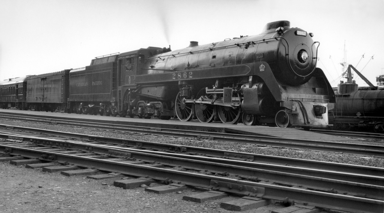Train 4 with engine 2862 at Vancouver station, waiting to depart.
