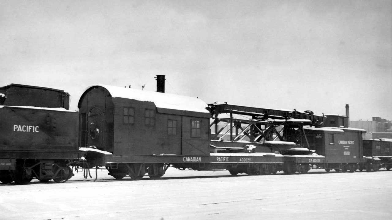 Pile driver CP 400029 at Drake street yard