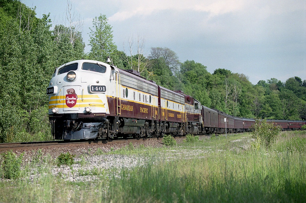 Just a look back at an interesting Business Train that came to the area just over 15 years ago already. How time flies!!  This is CP FP9A 1401 with F9B1900 and GP 38-2 3084 rolling northward out of Hamilton after arriving in town earlier. The scene is below the Hamilton cemeteries out by the High Level (McQuesten) bridge.