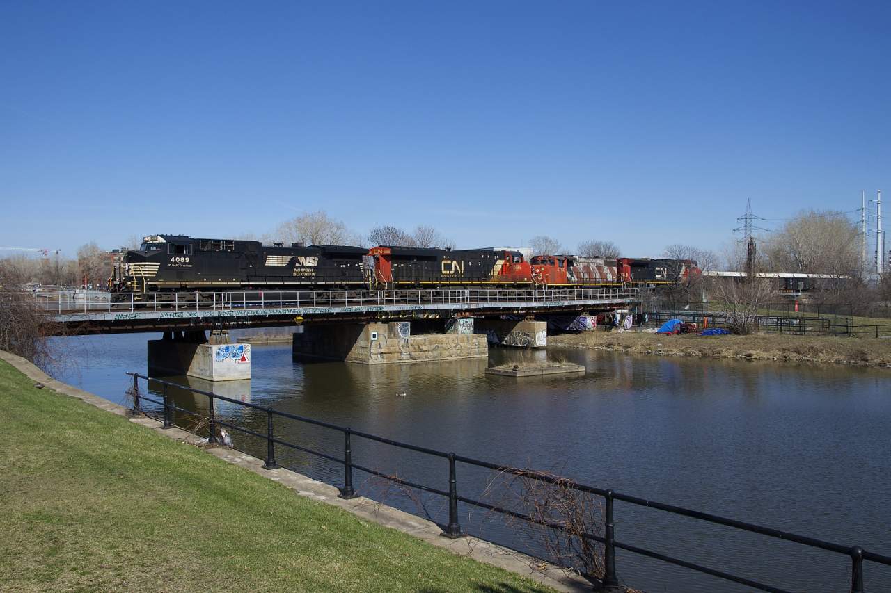 CN 527 has NS 4089, CN 2886, CN 4760 & CN 2687 as it advances over the Lachine Canal with a lift from Pointe St-Charles Yard.