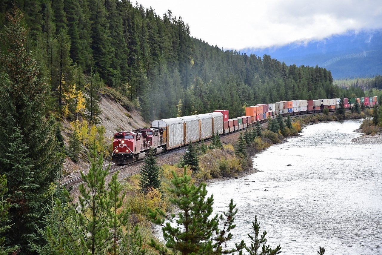 Westbound intermodal, with four high priority trilevels, on approach to The Curve


   Powered by: CP 8128 (AC4400CWM built 1998 ex CP 9676) – CP 9826 (AC4400CW built 2004) and DPU CP 9769 (AC4400CW built 2003) 


   at Morant's Curve, September 17, 2018 digital by S.Danko


   Same location thirty five years earlier


    Four  F's