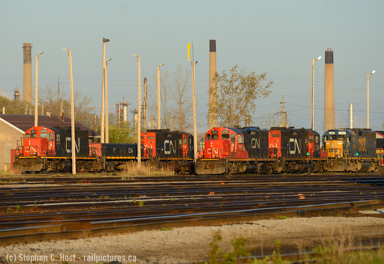 The kind of warm golden light you only find at 0630.
Power at the Bunkhouse in Sarnia in C yard - a pair of CN yard sets and CSXT 2561 which was being worked on by LDS to support CSX's Sarnia operations. LDS does 92 day inspections of CSX units and light work to avoid sending them back to the US, which occasionally allows one to be seen parked here waiting to go in or out.