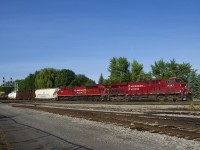 CP 9357 & CP 7046 lead a long CP 253 towards its destination of St-Luc Yard.