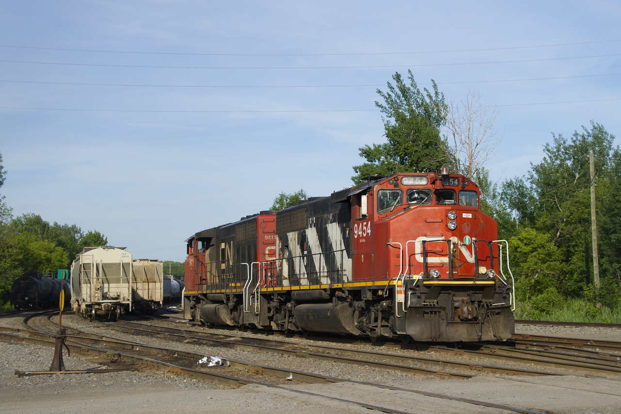 CN 536 with CN 9454 & CN 9411 for power is starting its shift as it prepares to do its first moves of the evening.