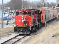 A matched pair of GP40-2s handle a dozen empty potash hoppers back to the yard from the Cargill facility at Sarnia's harbour.