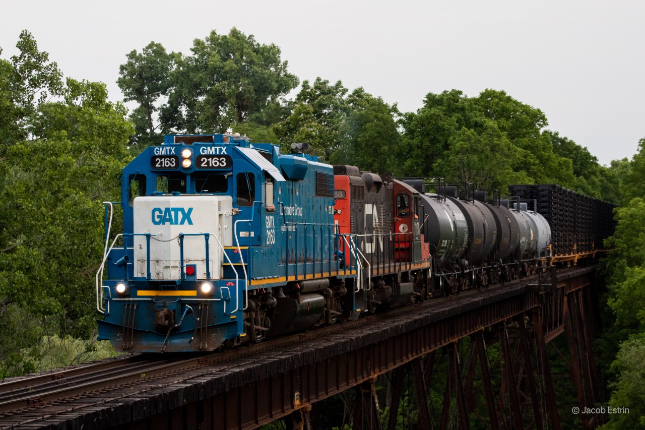 CN L584 seem heading back North towards London, Ontario with GATX 2163 in the lead!