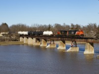 CN A402 crosses the Grand River in Caledonia, ON with a now retired C40-8M leader. 