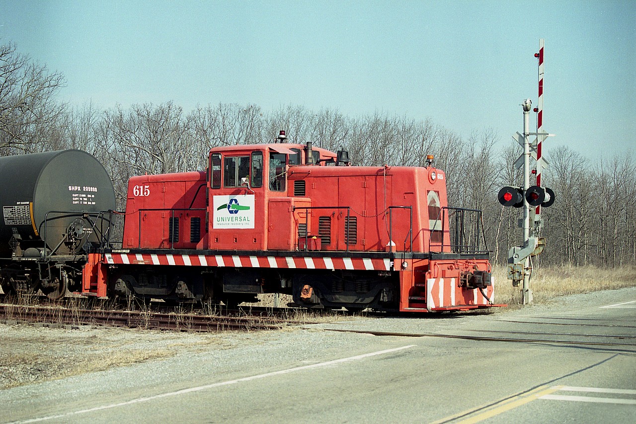 Companies along this road have come and gone so frequently it has been hard for me to keep track of them all. I recall Stelpipe the most; at this location on 615 Rusholme Rd in Welland that utilized a switcher is conveniently numbered '615'. This was the former Stelco 53, an 80 tonner that has also worked for Martech at this same location. I'm guessing it was around 2008 that Universal Resource Recovery set up shop here, and existed until June 2011 when they voluntarily closed up. URR was a"green bin" waste recovery outfit that was taking waste from landfills and recycling it. It was an indoor composting operation.  Decent idea for the times. But oh, the stink!!! Neighbours complained aggressively; filed their complaints over the fact they could not endure sitting outside their homes most days, especially hot ones......and the situation went to court. However, a $250,000 fine was not leveled until almost 2 years after the company had folded up and left. Now what?
This same locomotive toiled for Martech Industrial when it took over the location to do railcar repairs; and is still on site for current tenant K&K demolition company which is scrapping old CN locomotives. However, this is the only time I recall seeing the switcher with that Universal decal on the sides......as seen here out by Hwy 140.