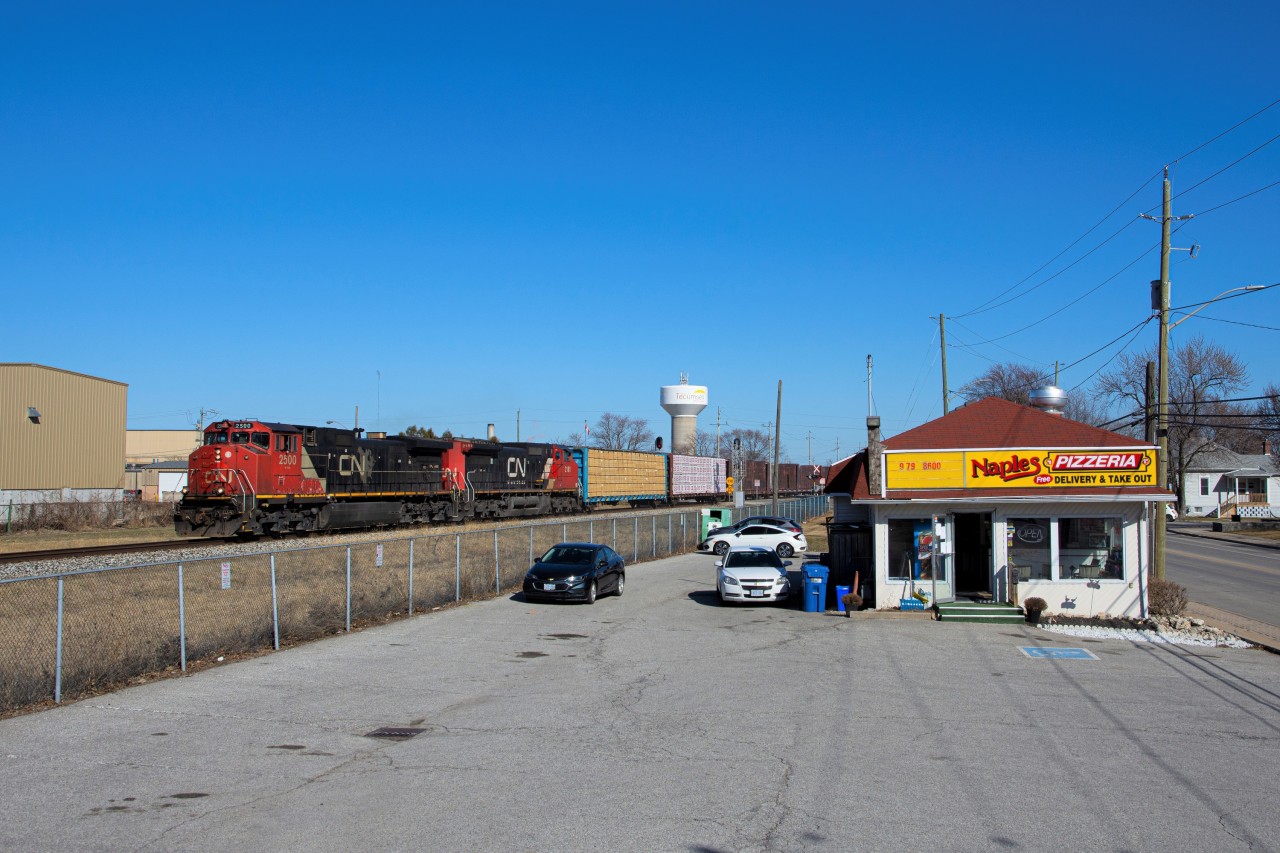 With a friendly wave from conductor Laura, CN A439 rolls through the Town of Tecumseh passing one of many famous pizza shops around Windsor-Essex. Founded in 1984 Naples  is a go to for myself when it comes to ordering pizza. With Windsor-Essex being known for its pizza you really have to be good to succeed around here.