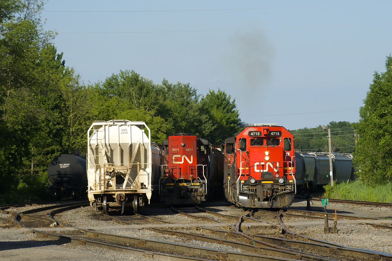 A bit of smoke pops up as CN 536's power starts to move. Beside it is CN 9411.