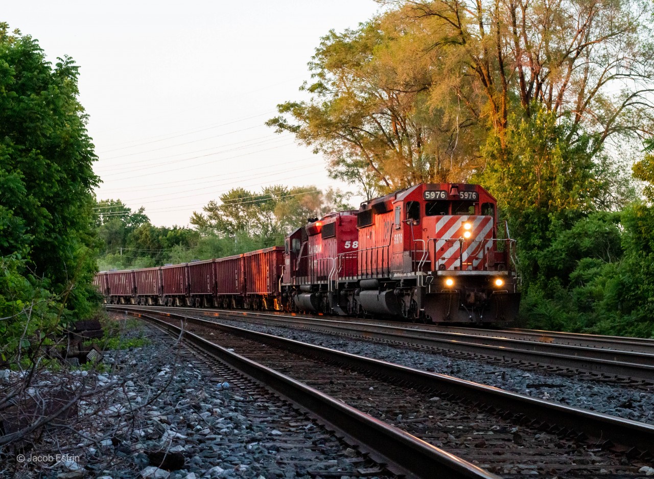 CP 5976 & 5866 seen leading a Westbound Ballast train on the approach to Bloor, lucky enough i was able to catch it with just a bit of daylight left!