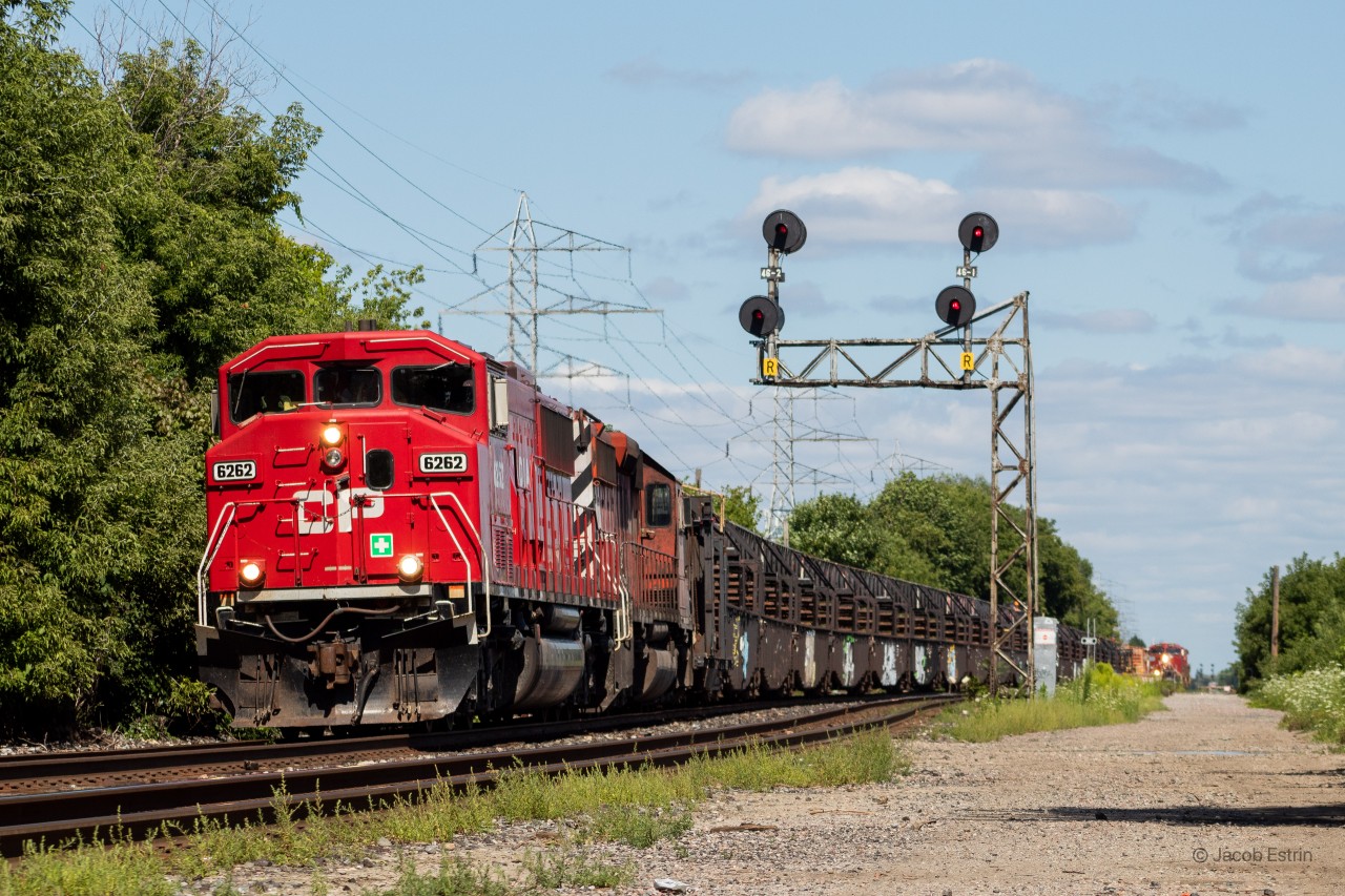 CP 6262 & 6013 lead a short CWR Westbound through Bartlett Avenue where they will drop 1500ft of rail just West of the crossing