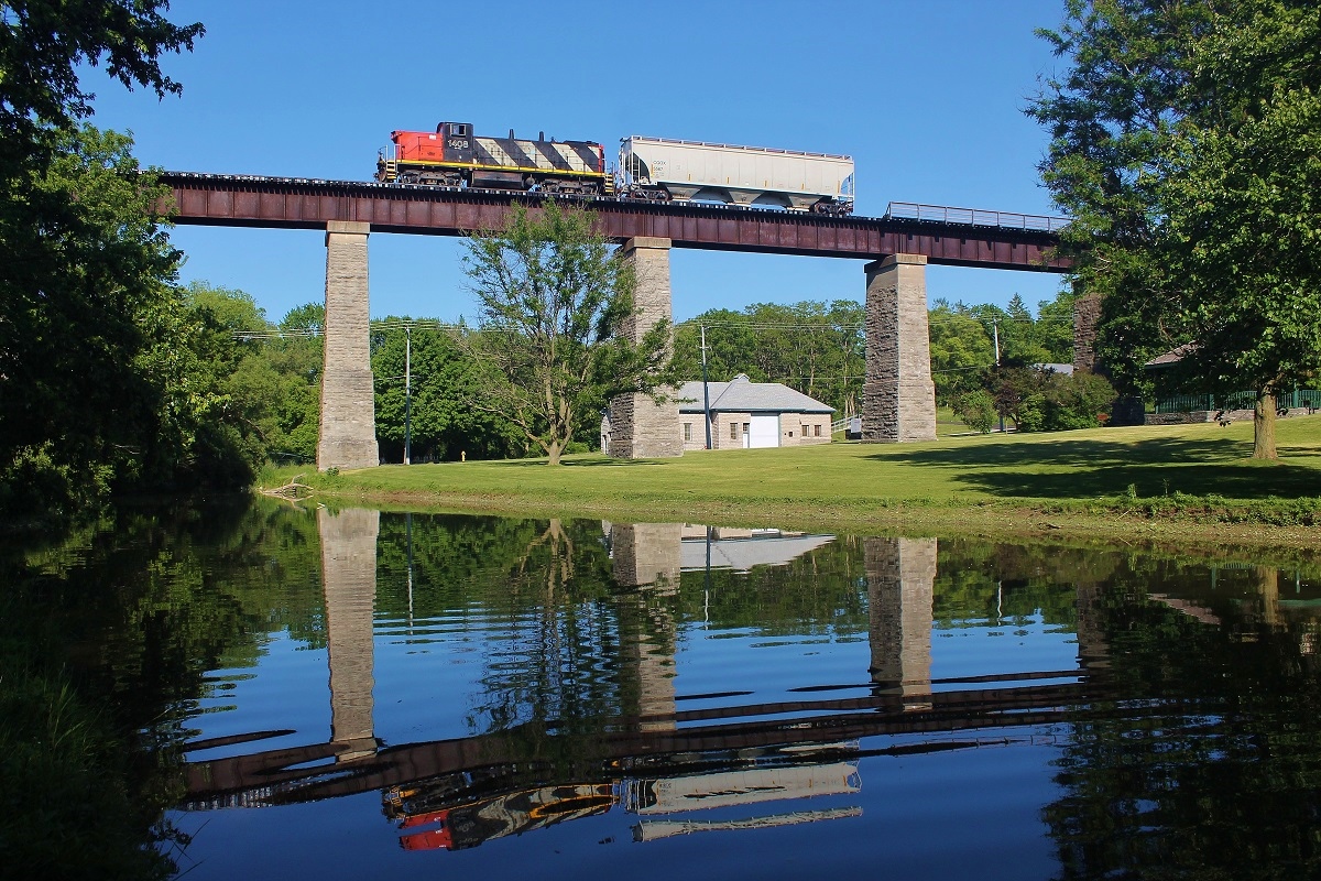 CN L568 crosses over Rotary Park and Trout Creek, a small tributary of the Thames River in St. Mary's. This would have been a perfect reflection, but some nearby ducks decided they wanted to go for a swim as the train approached. What can you do haha. Unfortunately, CN 1408 and other GMD1s are now retired and off CN's roster. Their fates are unknown at the moment.