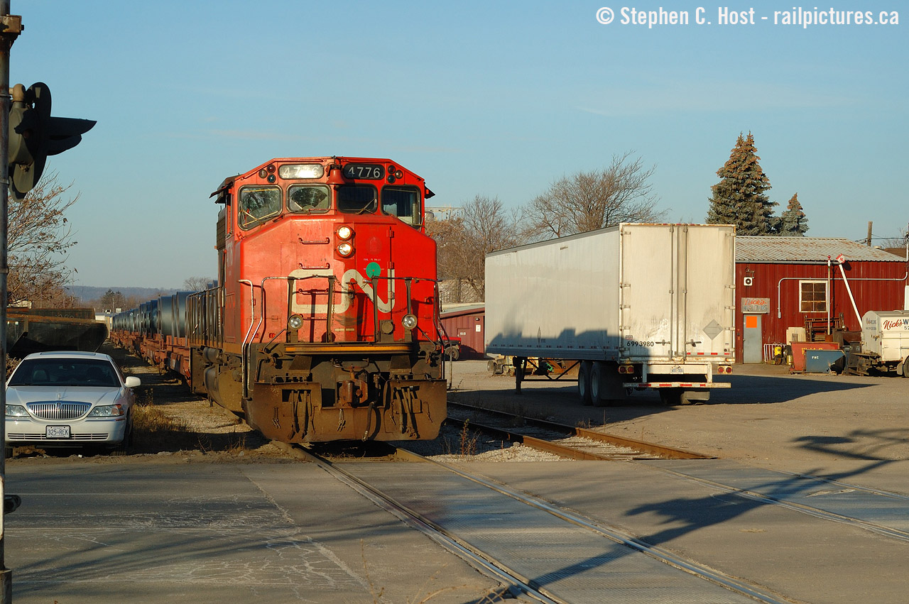 Here's a rare sight for many, the Steel Train departed Hamilton in the late afternoon, and usually returned with loaded coils in darkness, so when this suddenly appeared on the radar while I was waiting for NS 328, I had to go to a spot for it. I'm keeping the signal in the shot as this is how I shot it, I was only able to get a loaded coil steel train twice (not that I can say I tried really hard, I simply ran into them). Back then info on when these ran and why was hard to get, you just waited for stuff to roll by usually and hoped for the best. The good 'ol days! I shot this at 0917, Amtrak at 0931, 3 GP9's on a Belt Line Job at 0949, 421 at Stuart at 1015, then NS 328 at 1030, a good morning to say the least. Note after the Steel Train was dropped off @ Stelco the engines would return light power to the oil track in Hamilton yard.