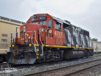 CN 4717 in some drizzle moments before a big downpour