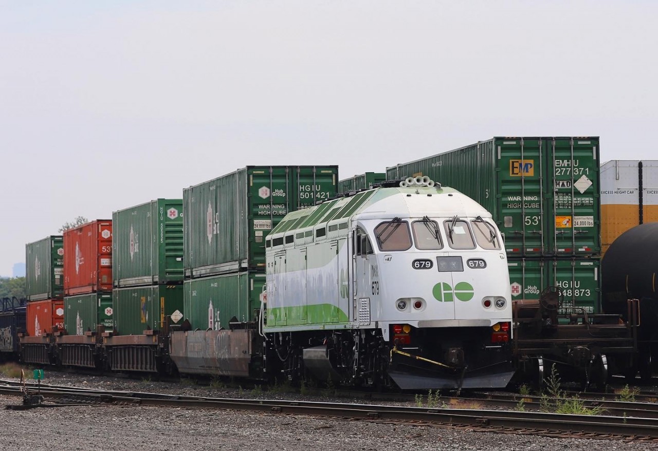 2021.08.25 MPEX 679 (GO 679) with a cut of cars set off at Lambton Yard by CP 246-25