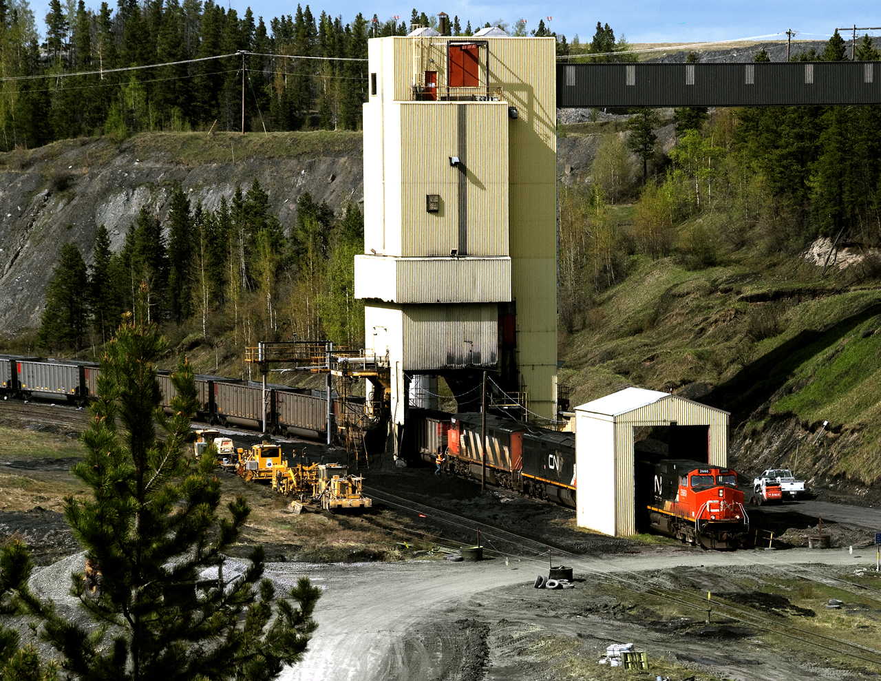 Coal Train 778 starts loading at the silo at Coal Valley mine at the end of the Foothills Sub. which runs south from Bickerdike near Edson. At Coalspur junction another branch heads west to a coal loadout at Lluscar and a limestone quarry at Cadomin. These lines were constructed by GTP for steam coal and referred locally as "Coal Branchs"
