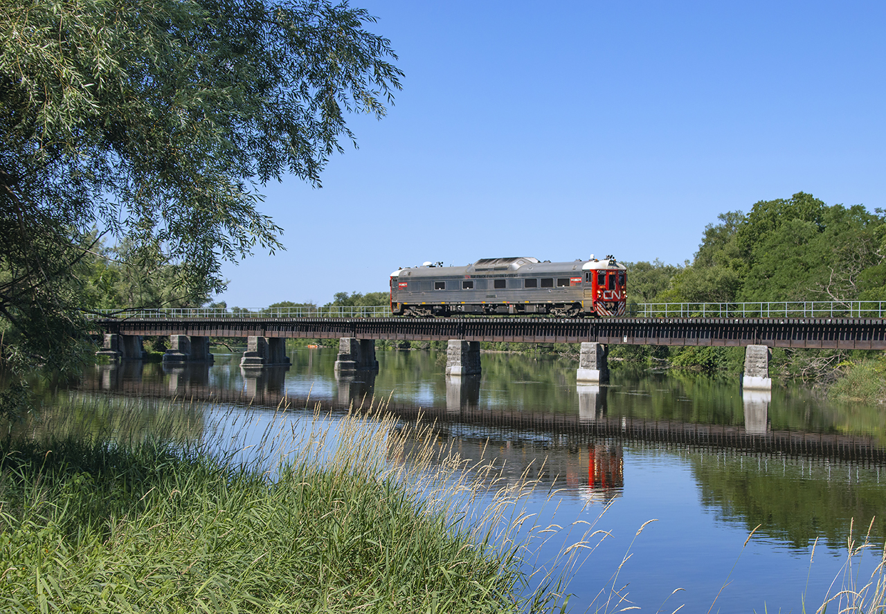 It's been a busy weekend along the Guelph Sub, with three (that I'm aware of) test trips to London by Metrolinx, plus ballast train CN W933 dumping from Silver to Guelph for Metrolinx, the holiday Monday saw CN TEST RDC 1501 test the Guelph Sub and some adjoining spurs.  Returning northbound after running to Preston, 1501 crosses the Speed River on the old 1857 Galt & Guelph (Great Western) Railway trestle.