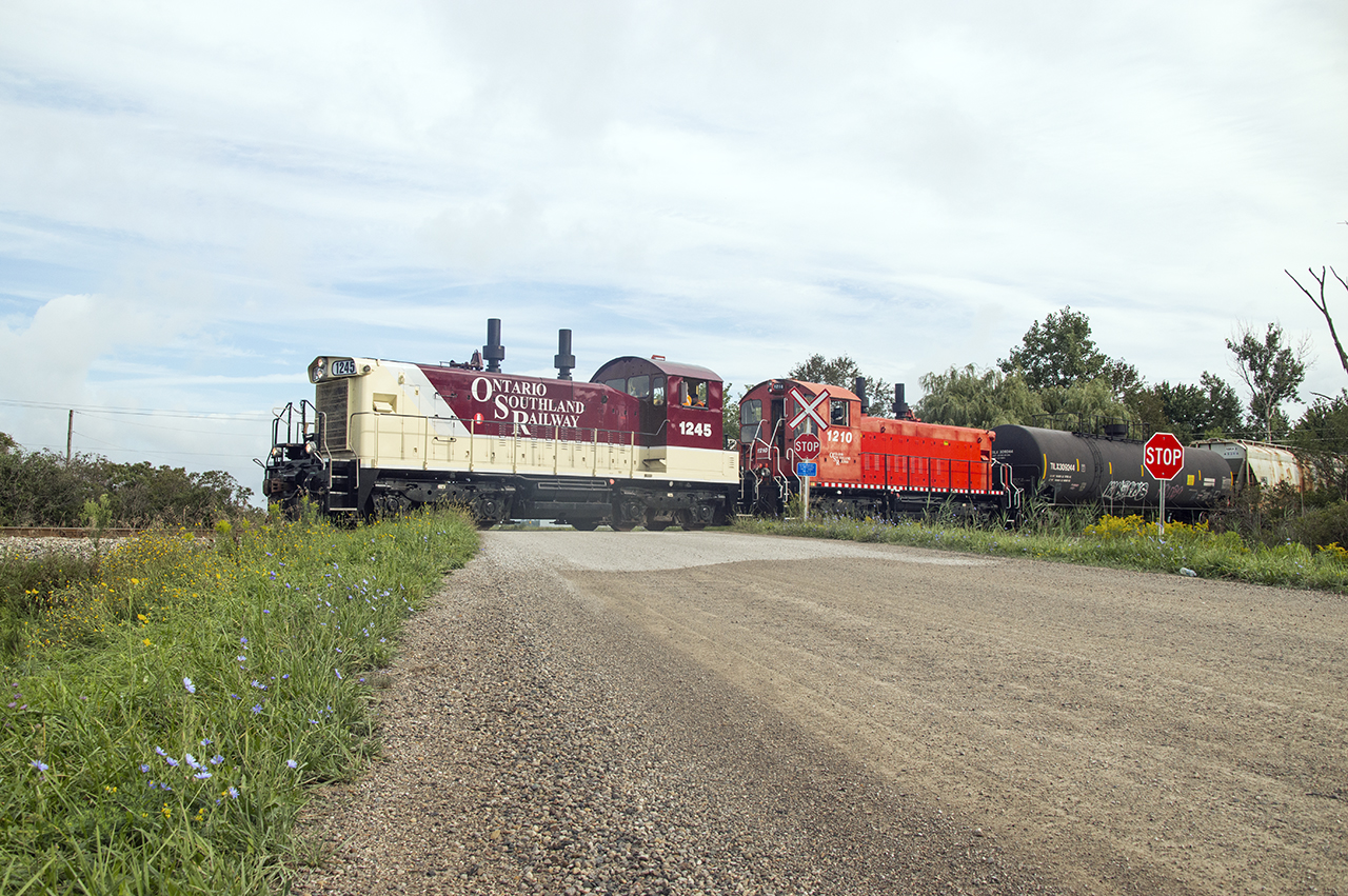 OSR's St. Thomas job is approaching Putnam behind a pair of ex CP pups today with 7 cars.  The tank will go in the siding at Belmont while the 6 hoppers will be dropped at Sylvite in Putnam.