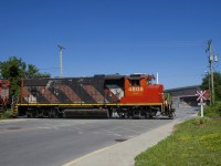Conductor and rp.ca contributor Nicolas Houde has just finished flagging busy Monk Boulevard as the Pointe St-Charles Switcher leaves the Turcot Holding Spur with one boxcar from Kruger, one of two clients on this line which is only served once or twice a week.