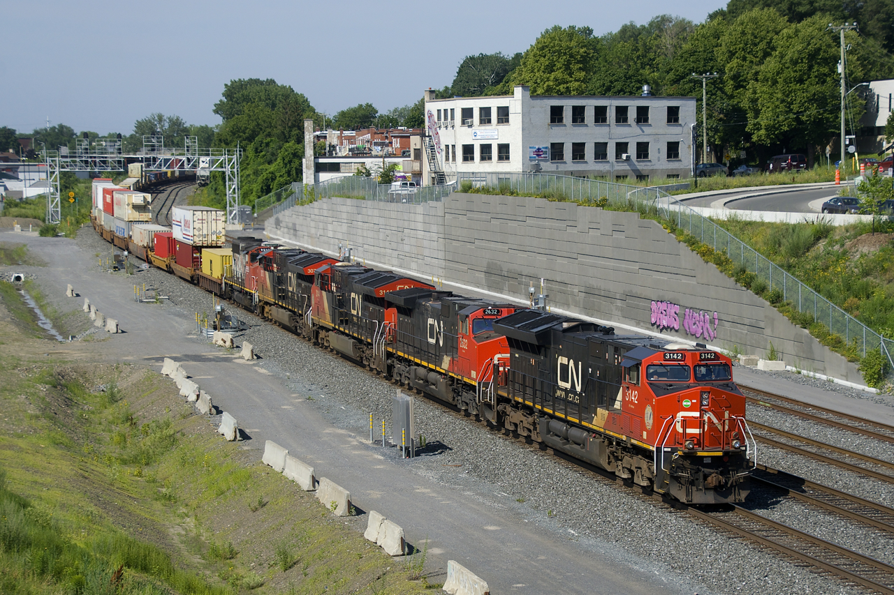 CN 120 has five units (CN 3142, CN 2632, CN 3144, CN 3073 & CN 9555) as it heads east after departing nearby Taschereau Yard.