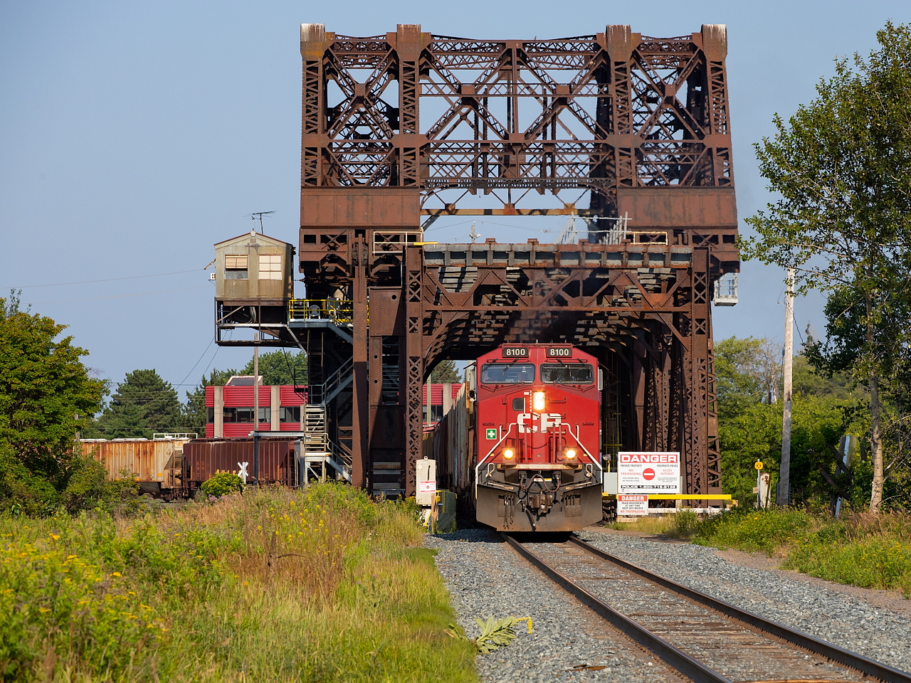 CP's 0630 yard job is pictured crossing the Jackknife Bridge in Thunder Bay with the 8100 solo and 85 loads of potash from Mosaic on the drawbar. The potash had come in previously on a 620 which was joint unit potash and grain. The 85 loads are destined for Thunder Bay Terminals Ltd, which was a busy place in my week in town, handling quite a bit of potash as well as 100 loads of coke from CN. The bridge, which is a rather impressive structure, was completed in April 1913 and formerly had two functioning decks - one for rail (lower) and another for cars (upper), which was dismantled in 2004. For those curious to see, David Young previously offered this view of the other side of the bridge.