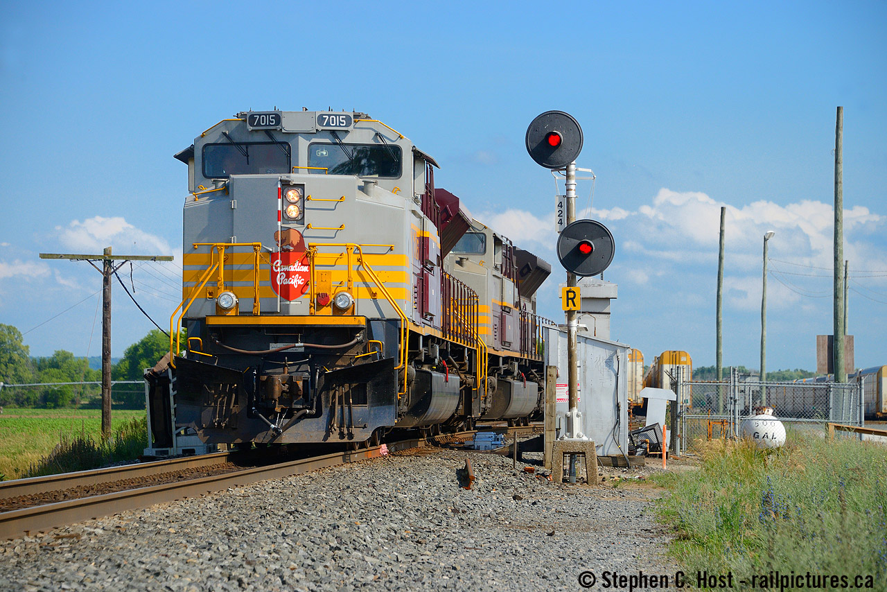 Arriving at Alliston, CP 421 has detached from their train, set handbrakes, and is going into the yard to get paperwork and make their lift out of Spence yard. However, 30 minutes later, just as the crew get paperwork, the RTC goes on the line to call 421. The Train Movement Director wants them to hurry up and get to Baxter as CP 100, the flagship eastbound is waiting for them and they do not want to delay it. The crew exclaimed they're about to make their lift, but the RTC said no, you have to get going. Orders in hand, they got back to their train and reversed the movements made earlier to boot it out of town. An interesting exchange, cordial of course, but I suppose you don't delay #100. :)