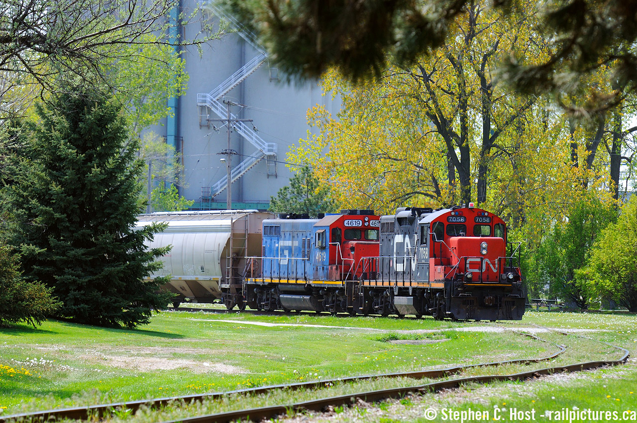 Sarnia's full of suprises and over the years you can get some things that you have great difficulty getting elsewhere - this was one of these days. With only 8 GTW GP9's on the roster today they were rare than and remain rare today, the GP9's not so much, but one of each together? This pair was together the entire weekend and I managed to shoot it on both days of my visit. Photographed as the IOX job works Cargill at the end of the Point Edward Spur.