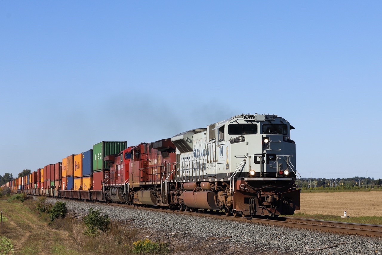 2021.09.19 CP 7022 leading CP 100 along with two rebuilt CWMs, passing Mileboard Alliston on CP Mactier Sub