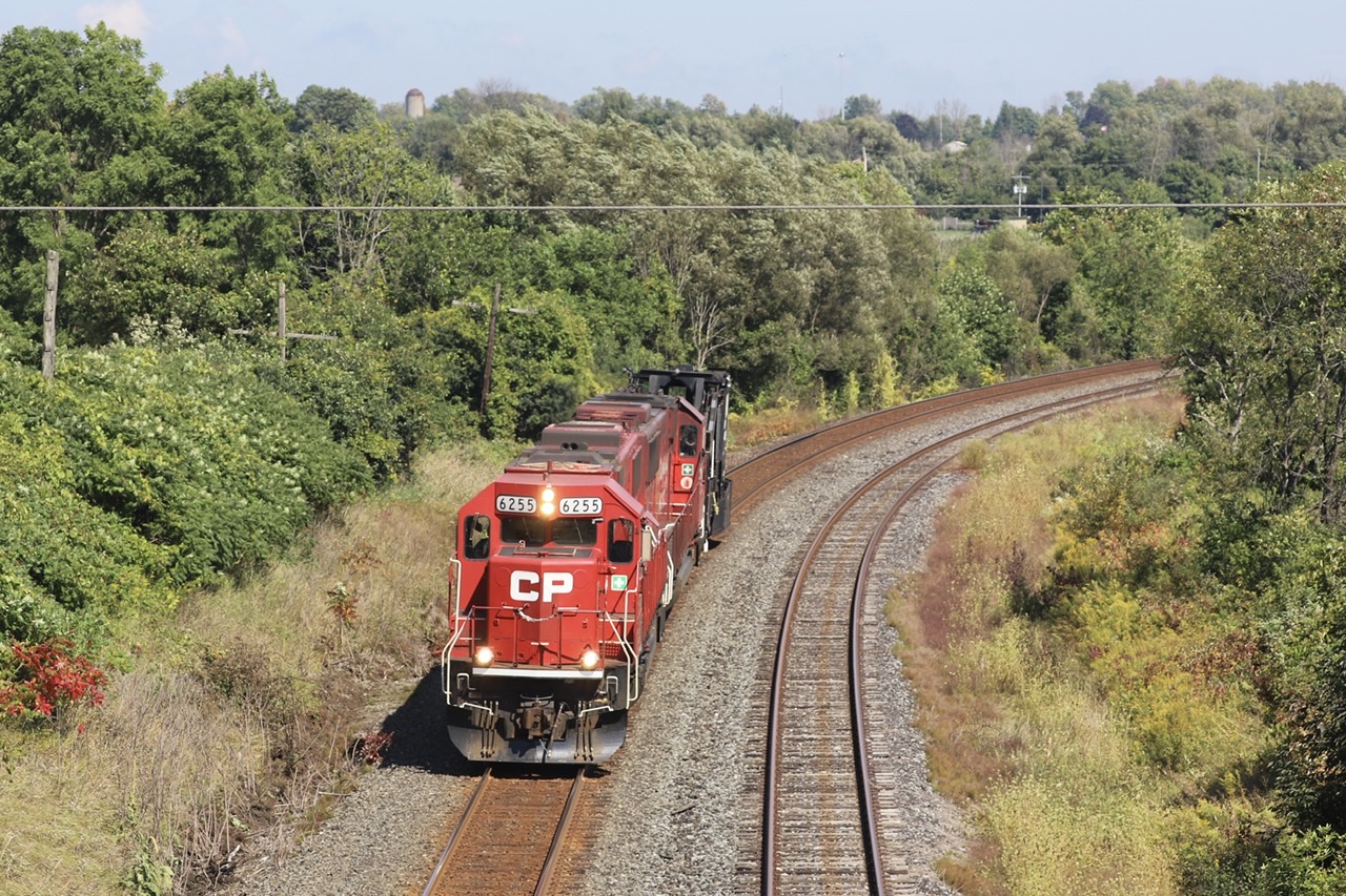 2021.09.08 CP 6255 leading Jordan Spreader CP 402894, CP 6307 trailing, at Darlington Siding East