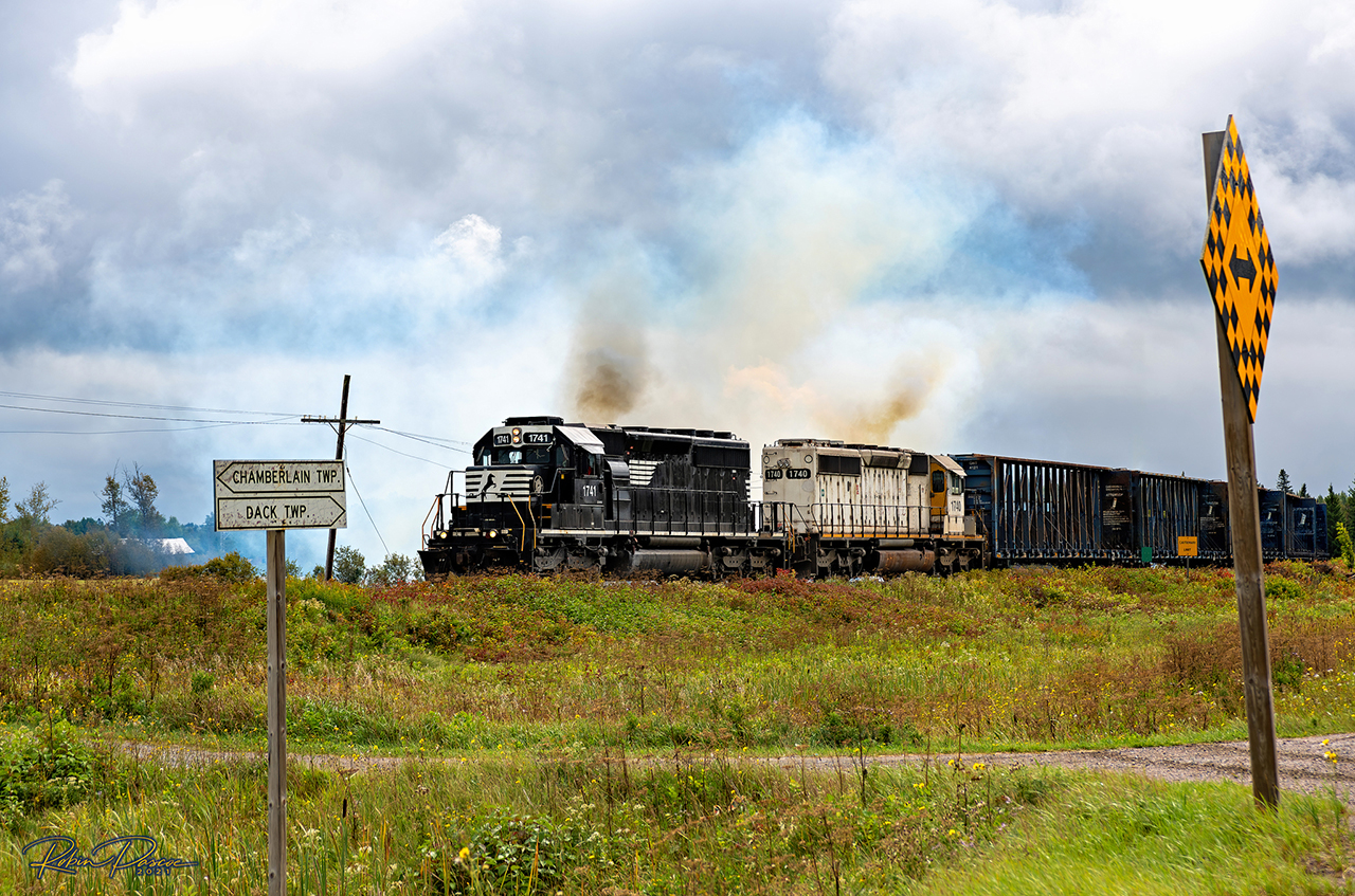 The Stallion (1741) and The Ghost (1740) just after clearing the North Cautionary Limit in Englehart throttle up to a cloud of smoke headed Northbound on 213 to Cochrane.
North Cautionary Limit - Englehart Yard - September 6
