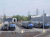 A number of trainsets lay over at the Pointe-Saint-Charles Maintenance Centre a bit before the start of the afternoon rush hour. The 3-car trainsets are for Mascouche trains. With new schedules posted by EXO at the end of August, a third departure to and from Mascouche was added and Mascouche trainsets went from 4 or 5 cars to 3.