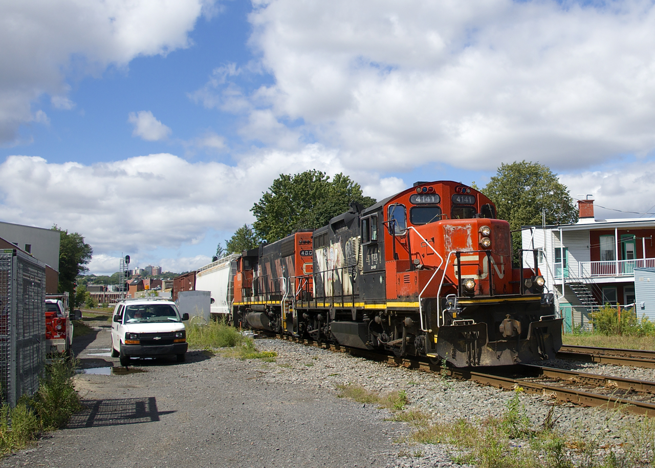 After waiting on the Turcot Holding Spur for a few trains to pass, the Pointe St-Charles Switcher is on its way back to the yard with CN 4141, CN 4808, two cars and shoving platform CN 79834.