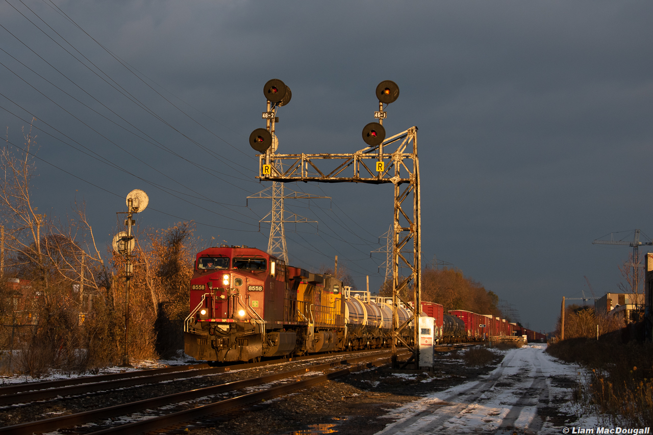 I was recently digging through my archives from the end of 2019 and stumbled across this image of CP 421 passing Bartlett Ave in some beautiful late evening sun. I think this shot is a nice example of how even the rattiest GEs can look pretty damn good in the right lighting.